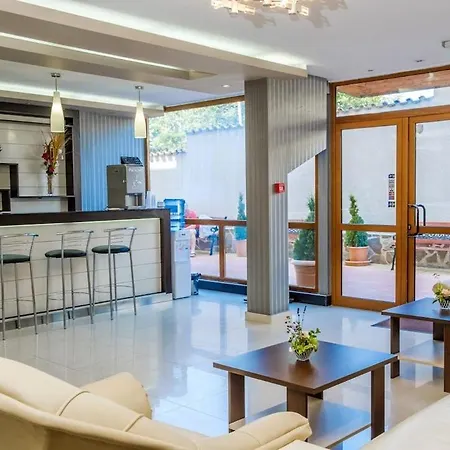 Hotel Vemara Club 3*