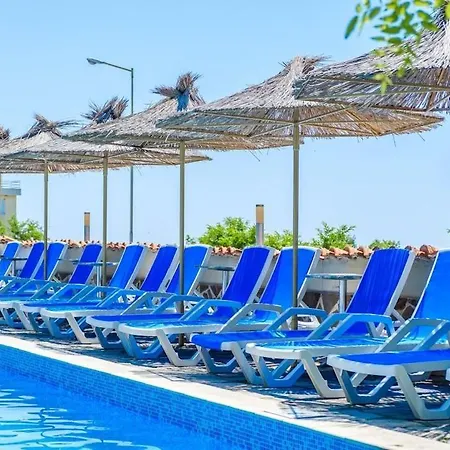 Hotel Vemara Club