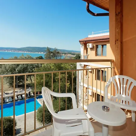 Hotel Vemara Club